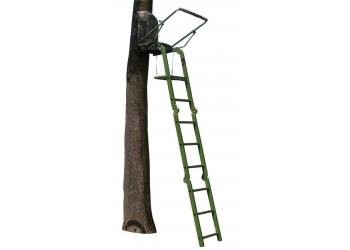 Лестница к дереву для охоты